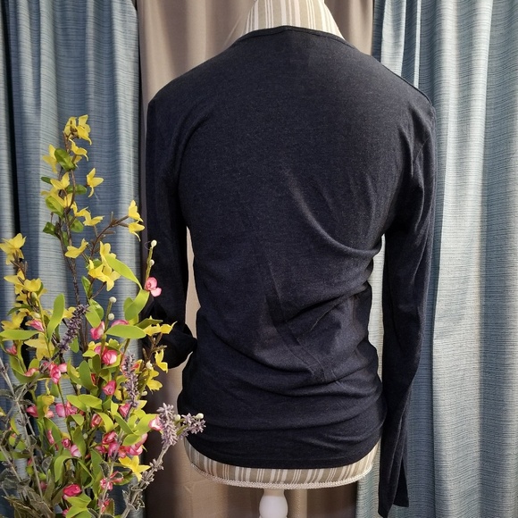 🌻🌺🌻 H&M BUTTONED V-NECK SHIRT!! - Picture 2 of 5